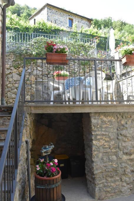 Casa Nel Borgo Antico Villa Quaratica Exterior foto