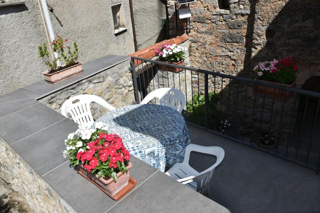 Casa Nel Borgo Antico Villa Quaratica Exterior foto